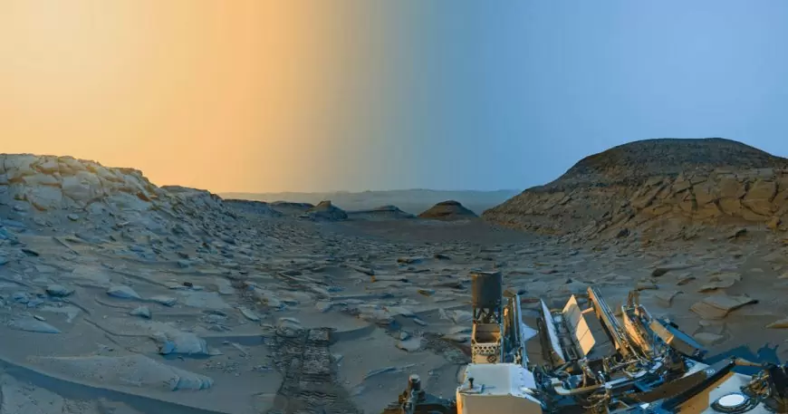 NASA rover "postcard" shows Mars during different times of the day